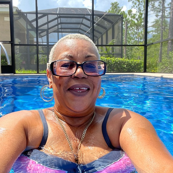 Meet your Posher, Phaedra - Picture 3 of 13